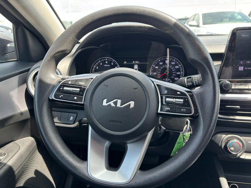 Kia Forte Vehicle Image 12