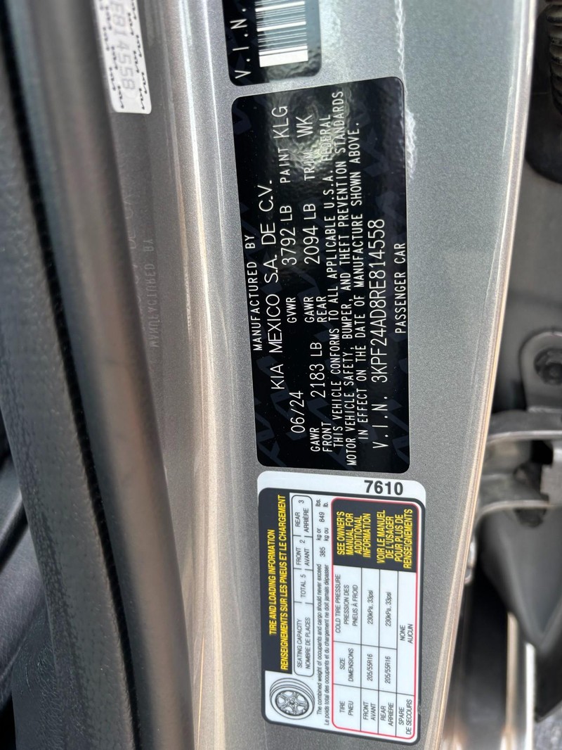 Kia Forte Vehicle Image 15