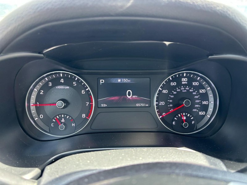 Kia Forte Vehicle Image 16