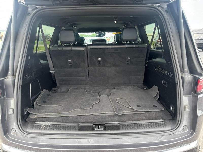 Jeep Wagoneer L Vehicle Image 07