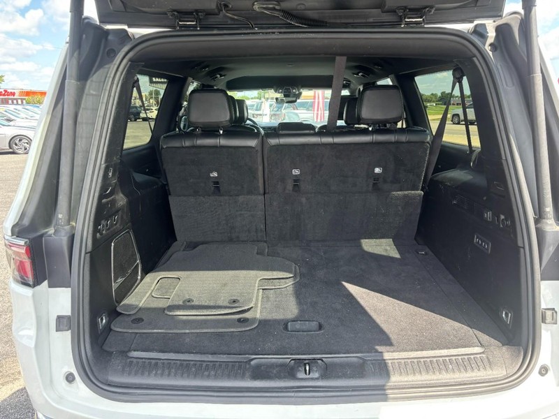Jeep Wagoneer L Vehicle Image 06