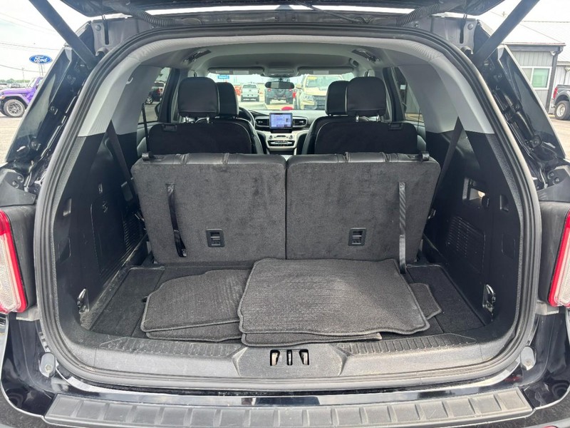 Ford Explorer Vehicle Image 06