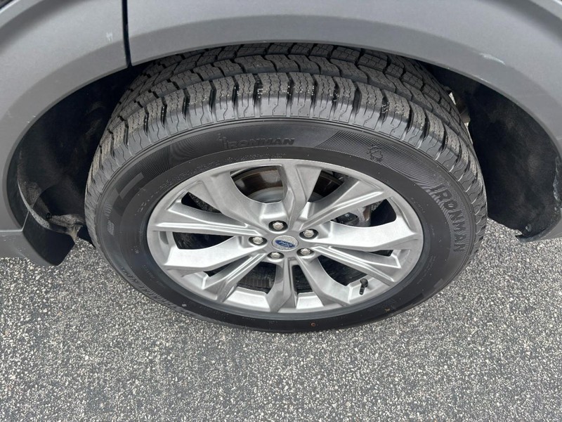 Ford Explorer Vehicle Image 07