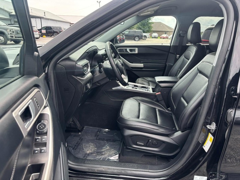 Ford Explorer Vehicle Image 08