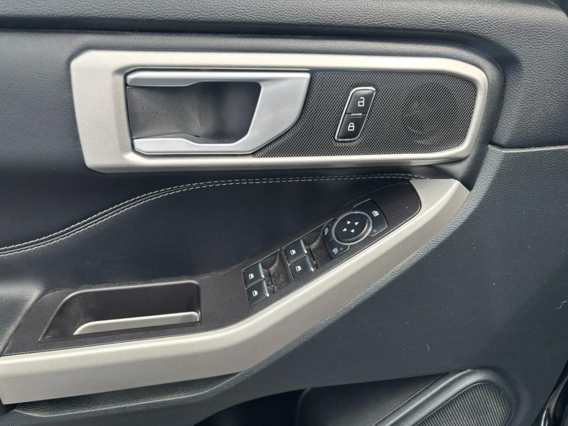 Ford Explorer Vehicle Image 09