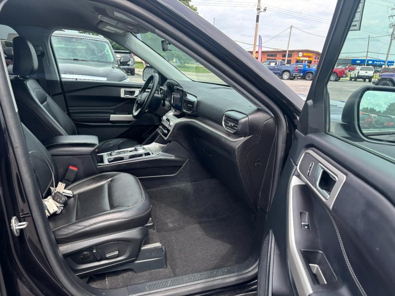 Ford Explorer Vehicle Image 11