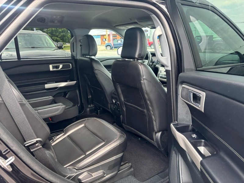 Ford Explorer Vehicle Image 12