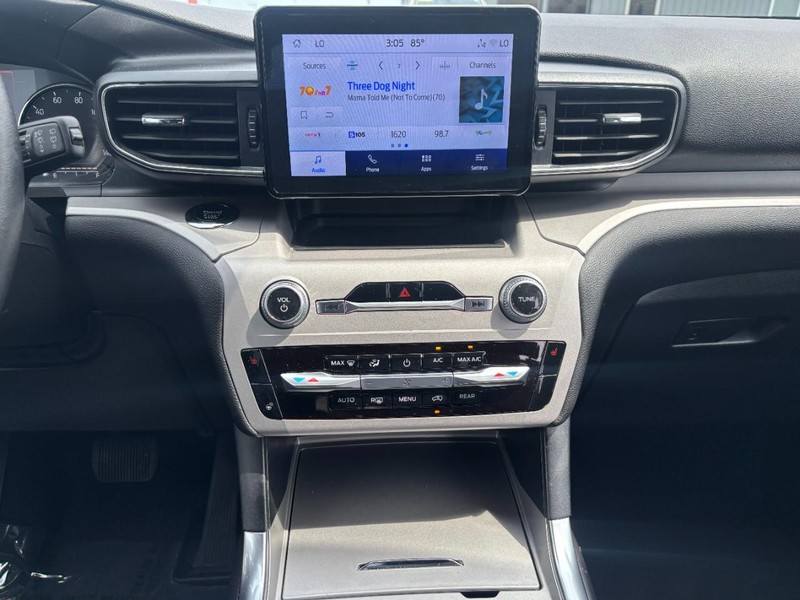 Ford Explorer Vehicle Image 15