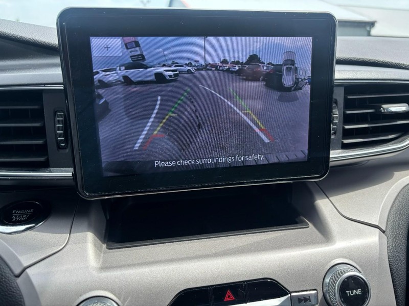 Ford Explorer Vehicle Image 19