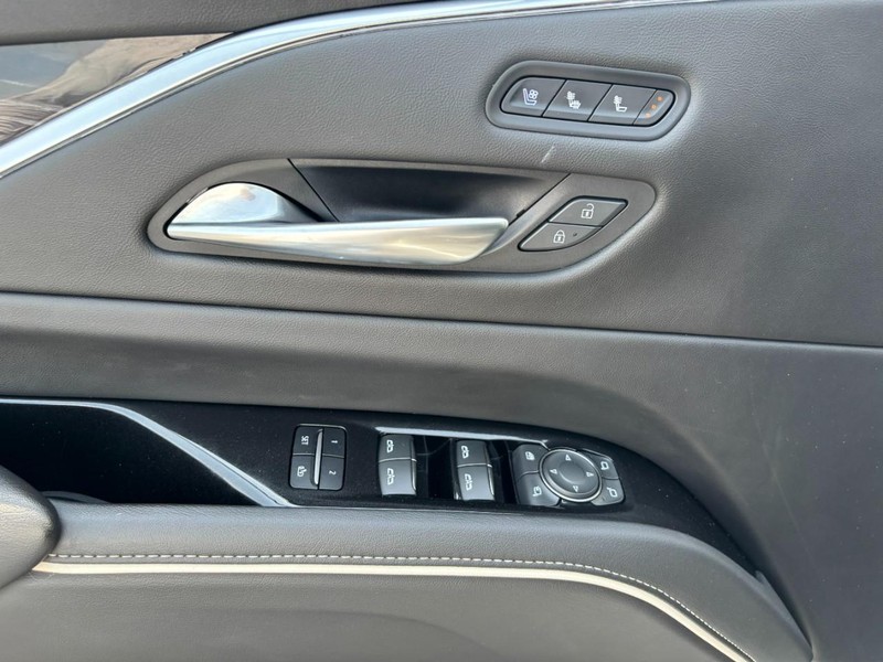 Cadillac Escalade Vehicle Image 09