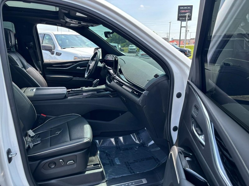 Cadillac Escalade Vehicle Image 11