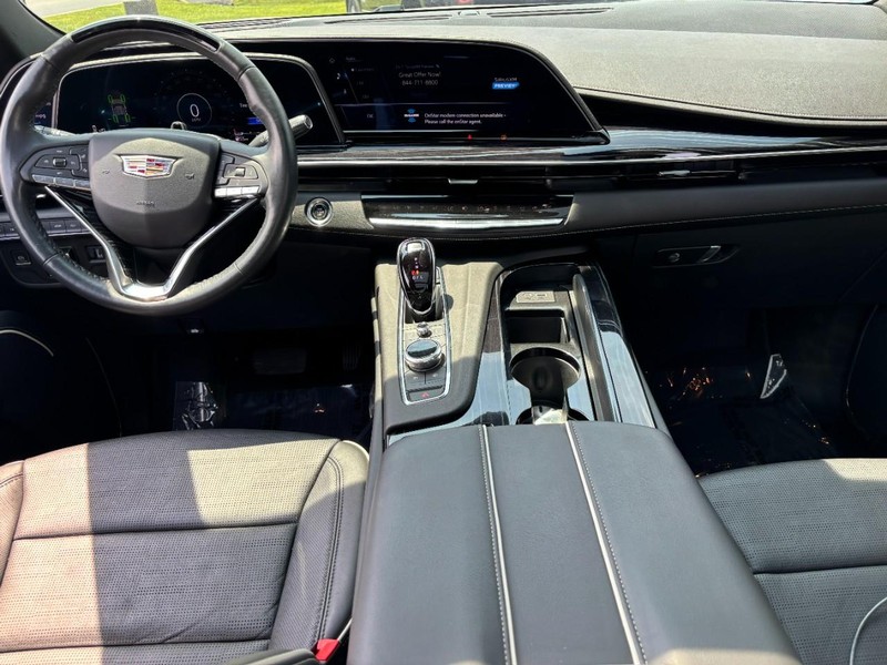 Cadillac Escalade Vehicle Image 13
