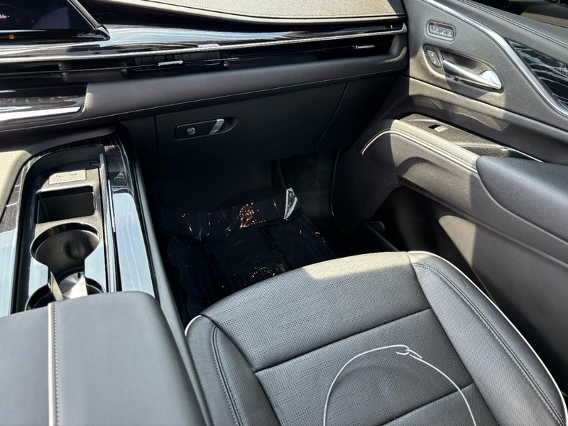 Cadillac Escalade Vehicle Image 17