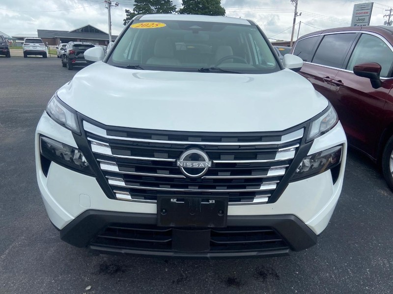 Nissan Rogue Vehicle Image 02