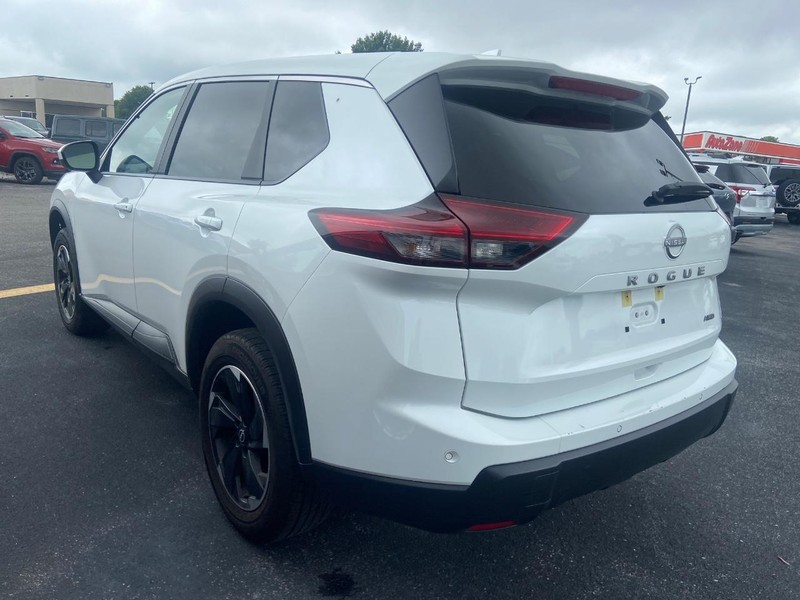 Nissan Rogue Vehicle Image 04