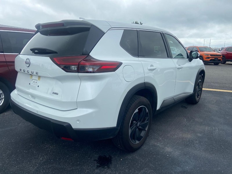 Nissan Rogue Vehicle Image 05