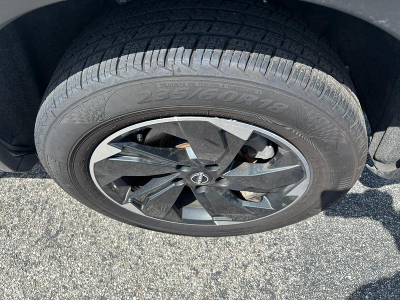 Nissan Rogue Vehicle Image 07