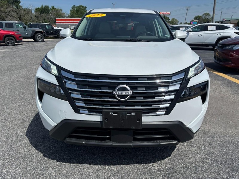 Nissan Rogue Vehicle Image 10