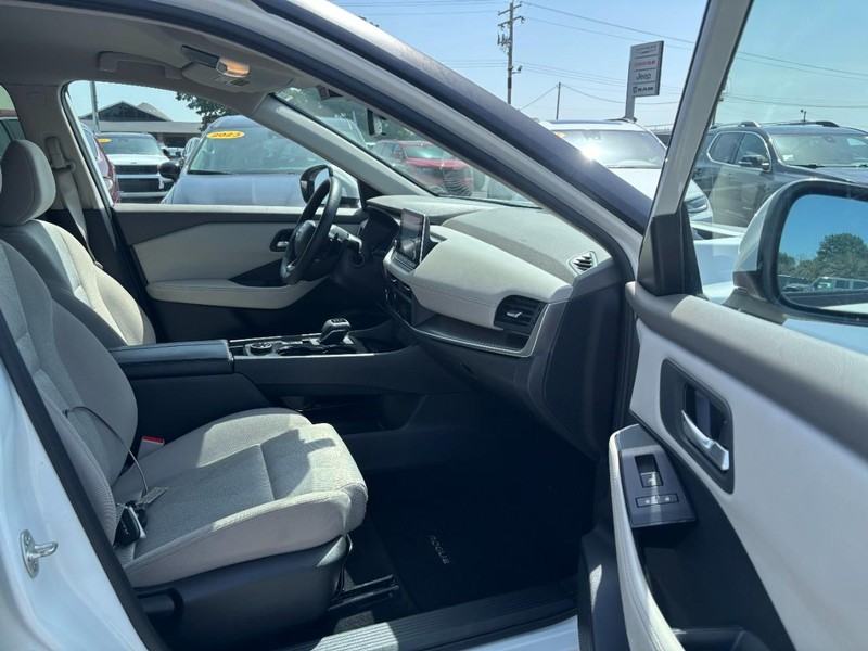 Nissan Rogue Vehicle Image 11