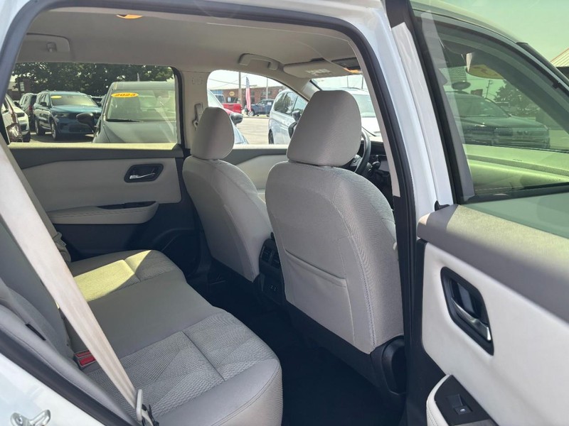 Nissan Rogue Vehicle Image 12