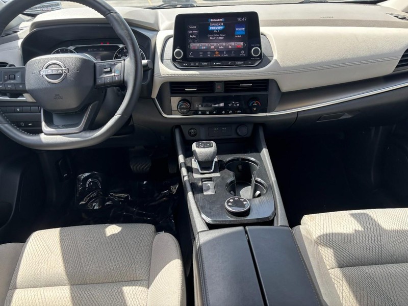 Nissan Rogue Vehicle Image 13