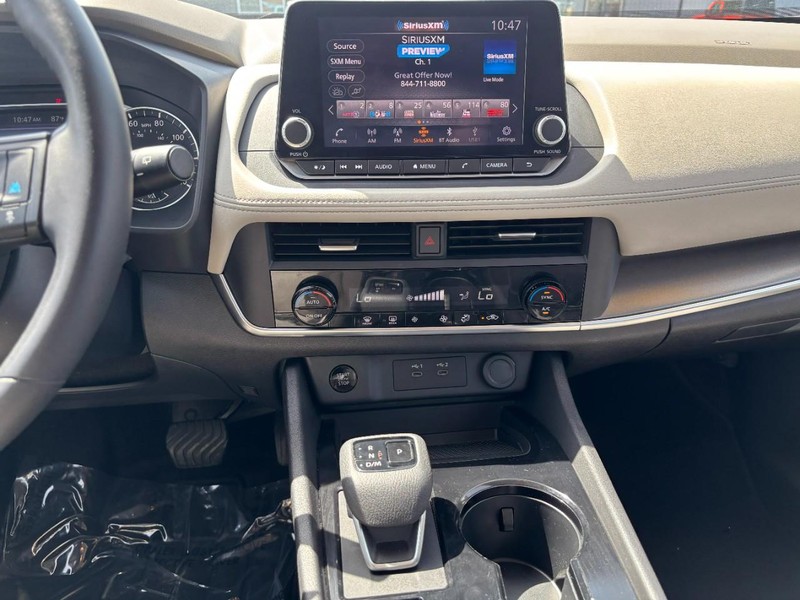 Nissan Rogue Vehicle Image 15