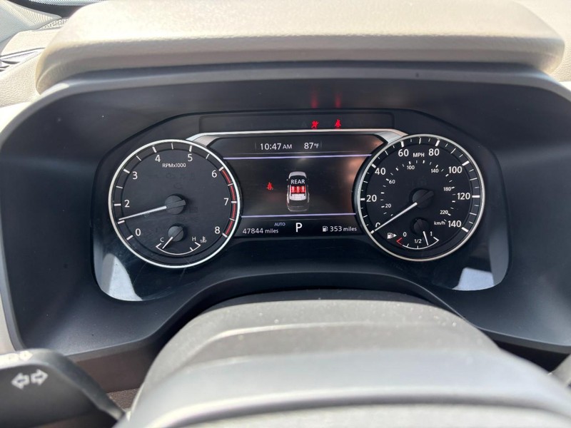 Nissan Rogue Vehicle Image 18