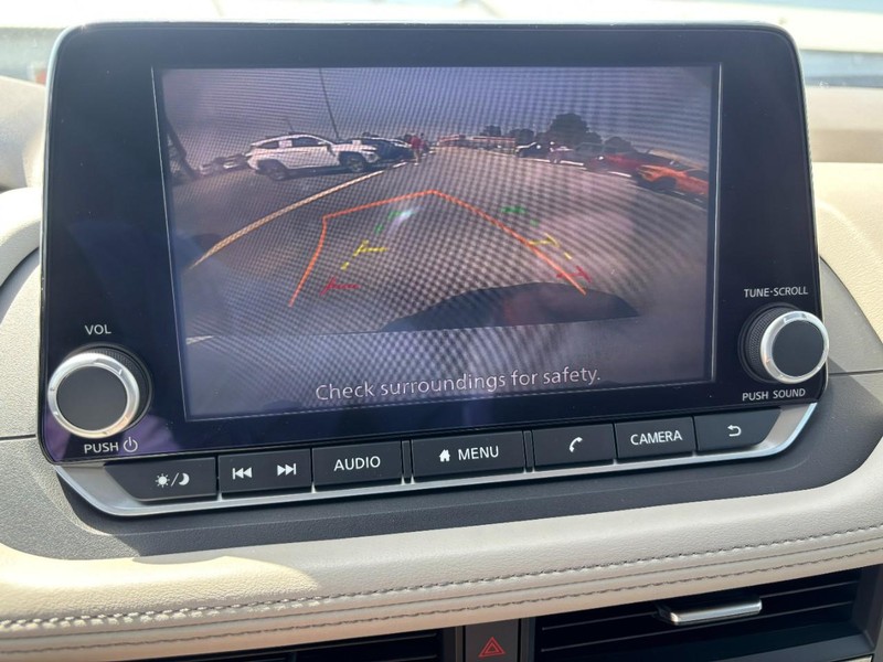 Nissan Rogue Vehicle Image 19