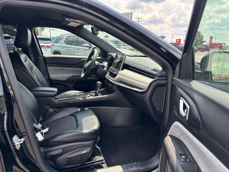 Jeep Compass Vehicle Image 11