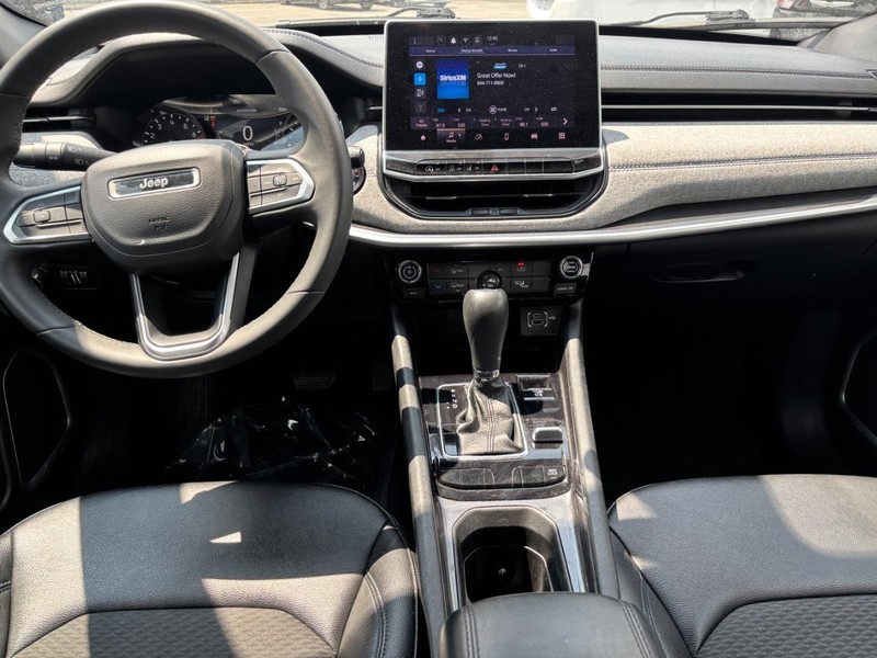 Jeep Compass Vehicle Image 13