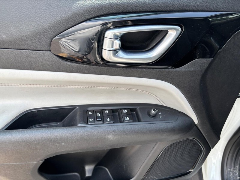 Jeep Compass Vehicle Image 09