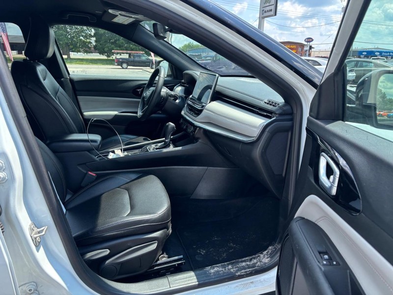 Jeep Compass Vehicle Image 11
