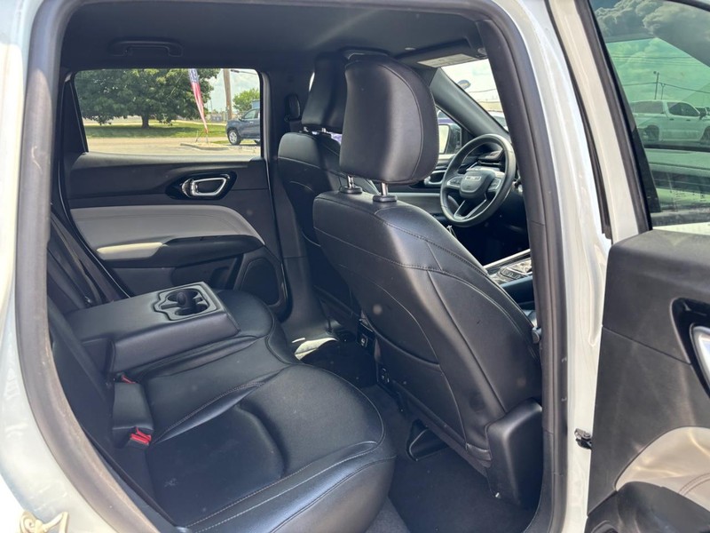 Jeep Compass Vehicle Image 12