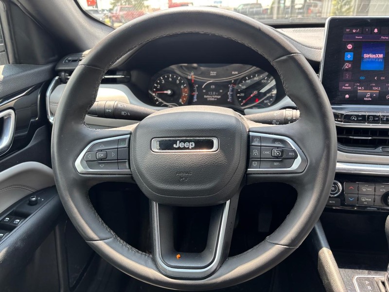 Jeep Compass Vehicle Image 14