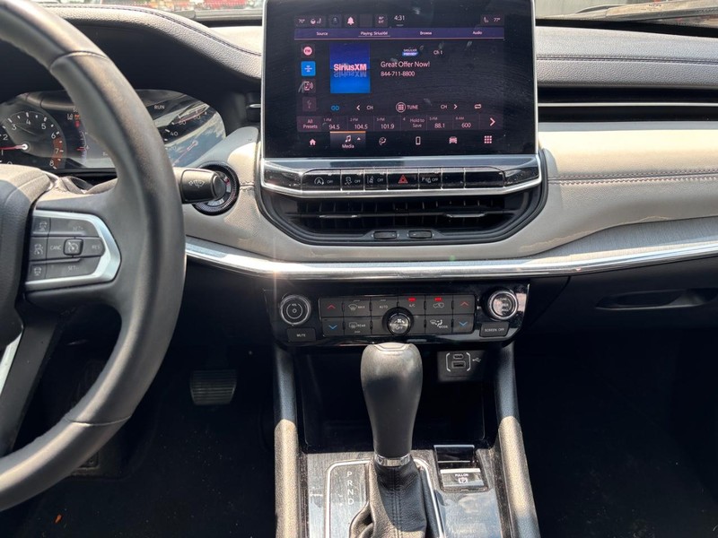 Jeep Compass Vehicle Image 15