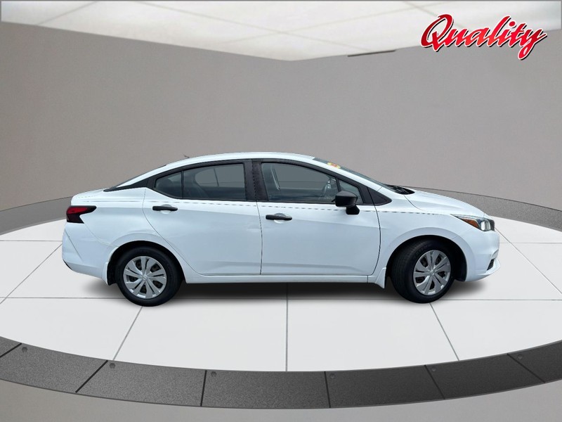 Nissan Versa Vehicle Image 02