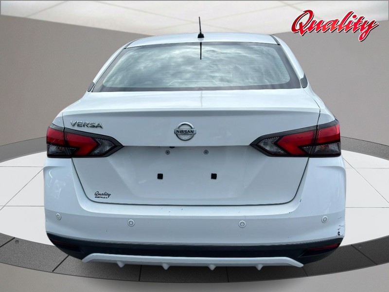 Nissan Versa Vehicle Image 04