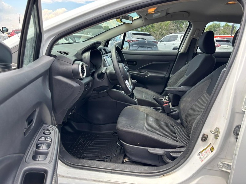 Nissan Versa Vehicle Image 08