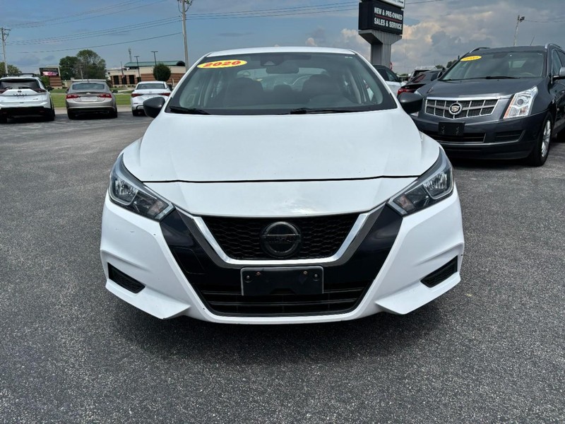 Nissan Versa Vehicle Image 11