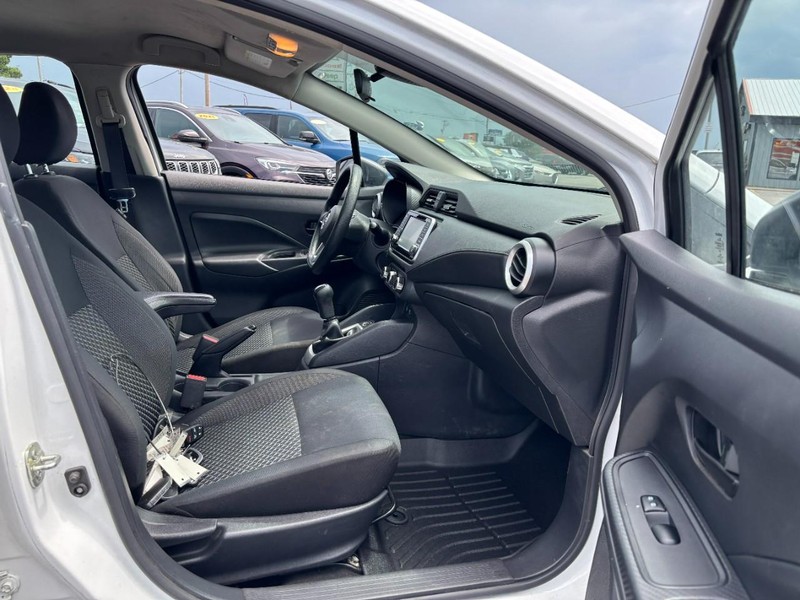 Nissan Versa Vehicle Image 12