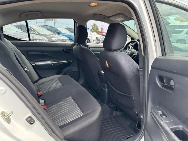 Nissan Versa Vehicle Image 13