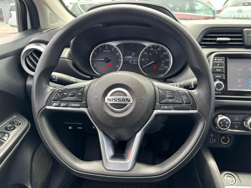 Nissan Versa Vehicle Image 15