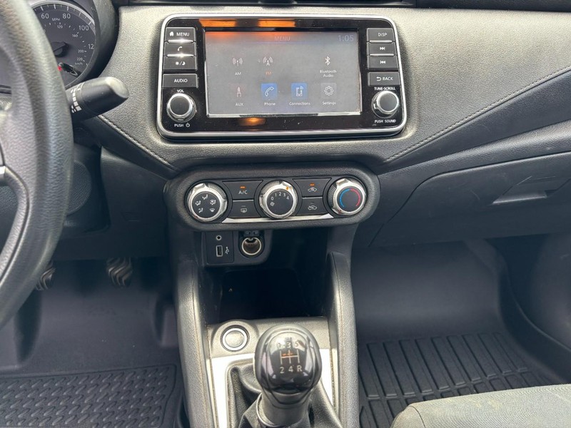 Nissan Versa Vehicle Image 16