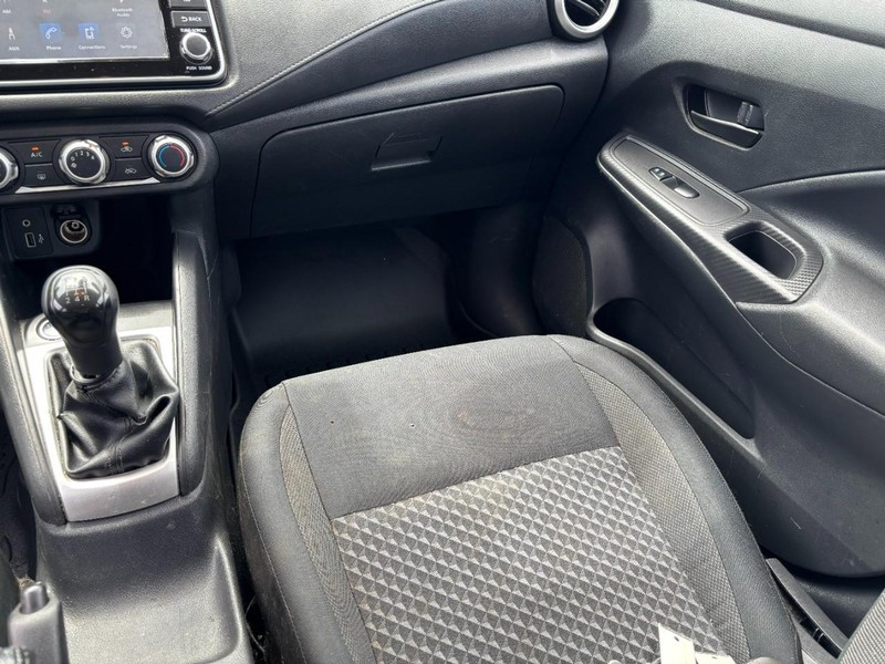 Nissan Versa Vehicle Image 17
