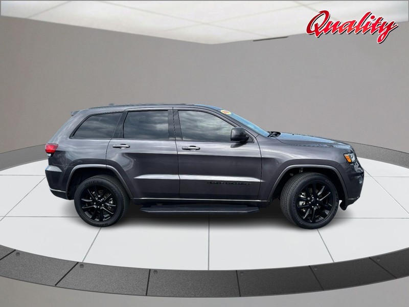 Jeep Grand Cherokee Vehicle Image 02