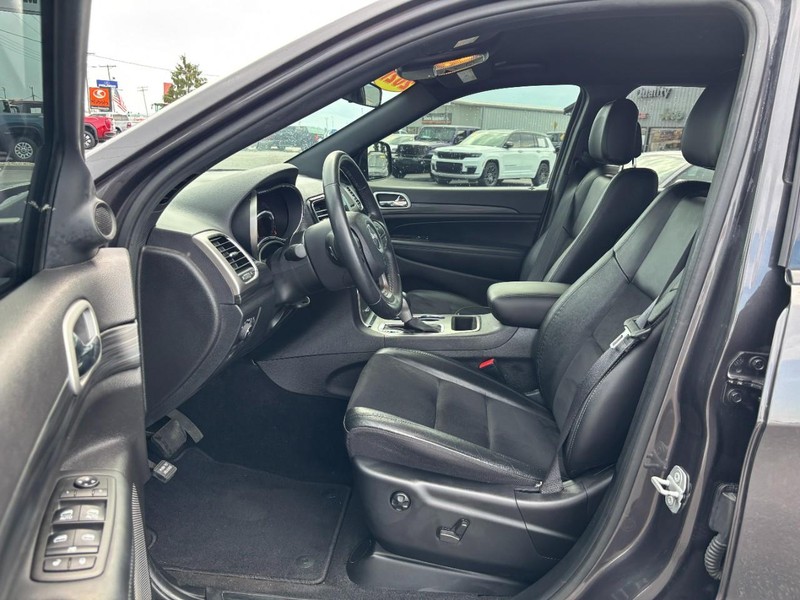 Jeep Grand Cherokee Vehicle Image 08