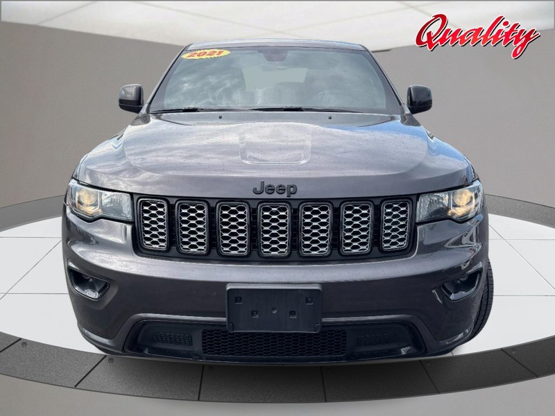 Jeep Grand Cherokee Vehicle Image 10