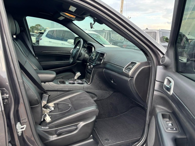 Jeep Grand Cherokee Vehicle Image 11