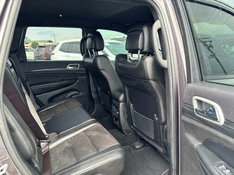Jeep Grand Cherokee Vehicle Image 12
