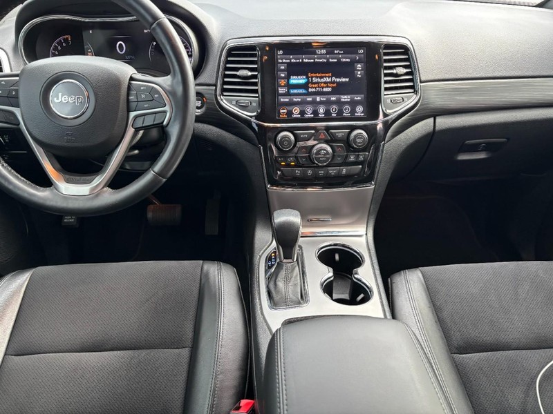 Jeep Grand Cherokee Vehicle Image 13